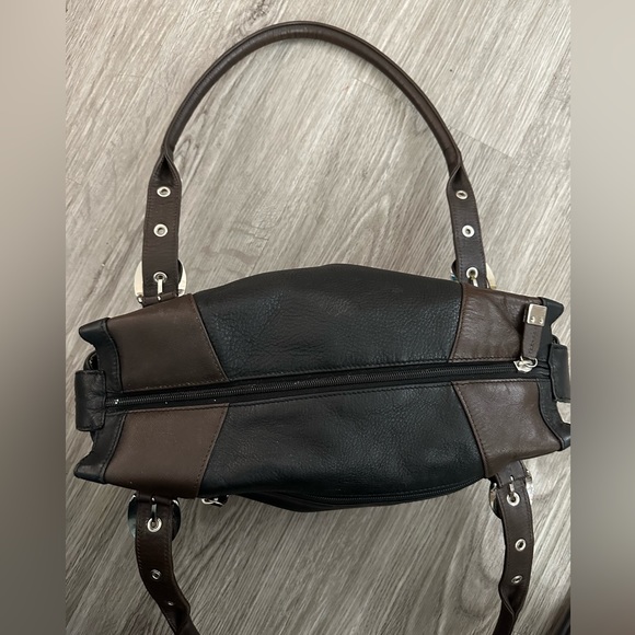 Vintage Soprano Black & Brown Leather Shoulder Bag - Picture 6 of 9
